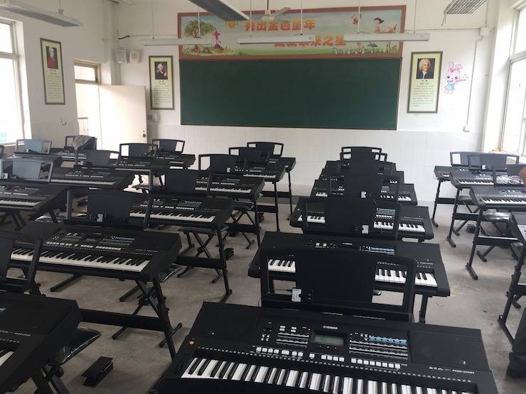 凯发k8国际首页登录乐器爱心捐赠行动在四川金堂县举办 ——与音乐牵手 随幸福成长